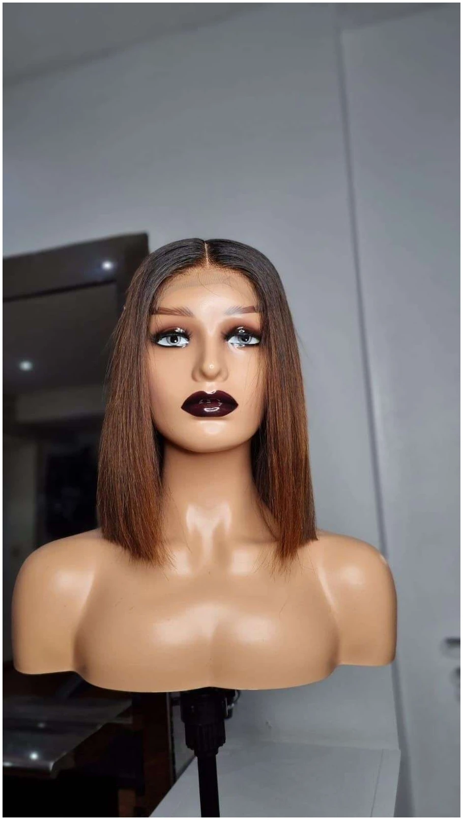 12” 44 Blunt cut dark root 33 wig - Image 5