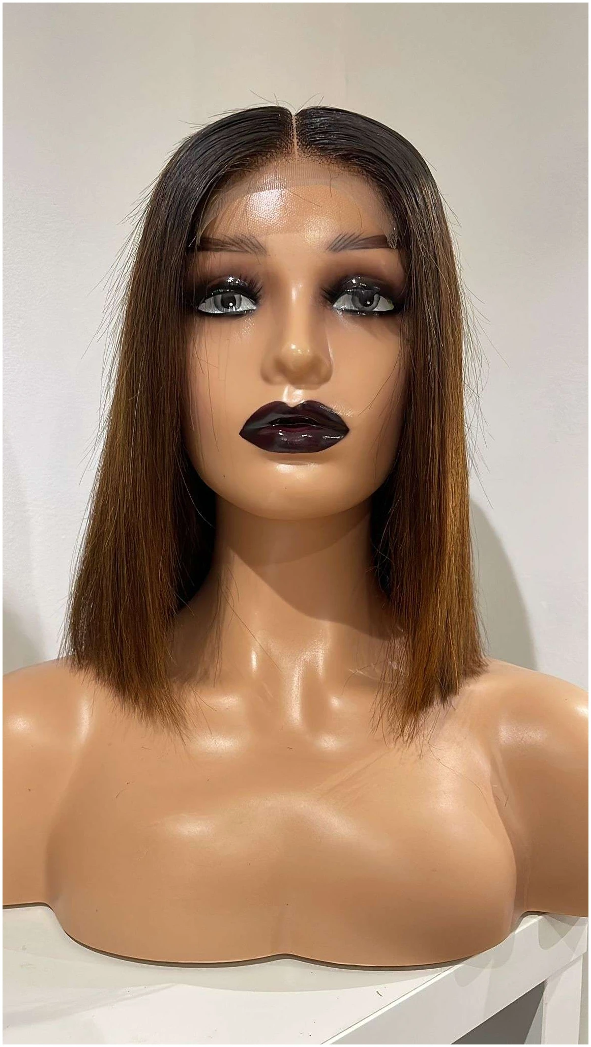 12” 44 Blunt cut dark root 33 wig - Image 2