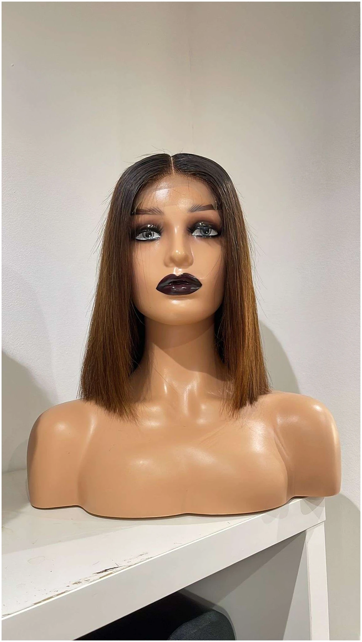 12” 44 Blunt cut dark root 33 wig - Image 3